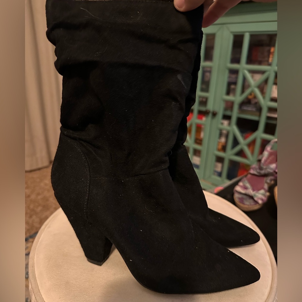 Forever 21 Black slouchy faux suede Women's Boots- size 6